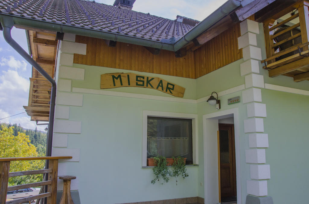 Miskar Rooms Cerknica Eksteriør bilde