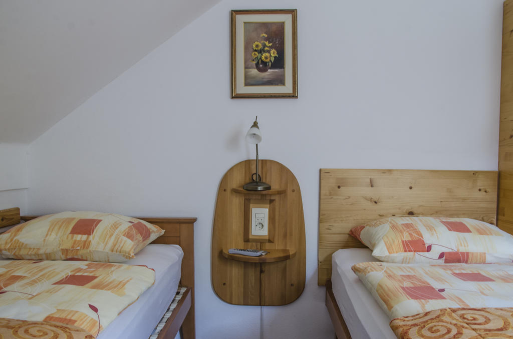 Miskar Rooms Cerknica Eksteriør bilde