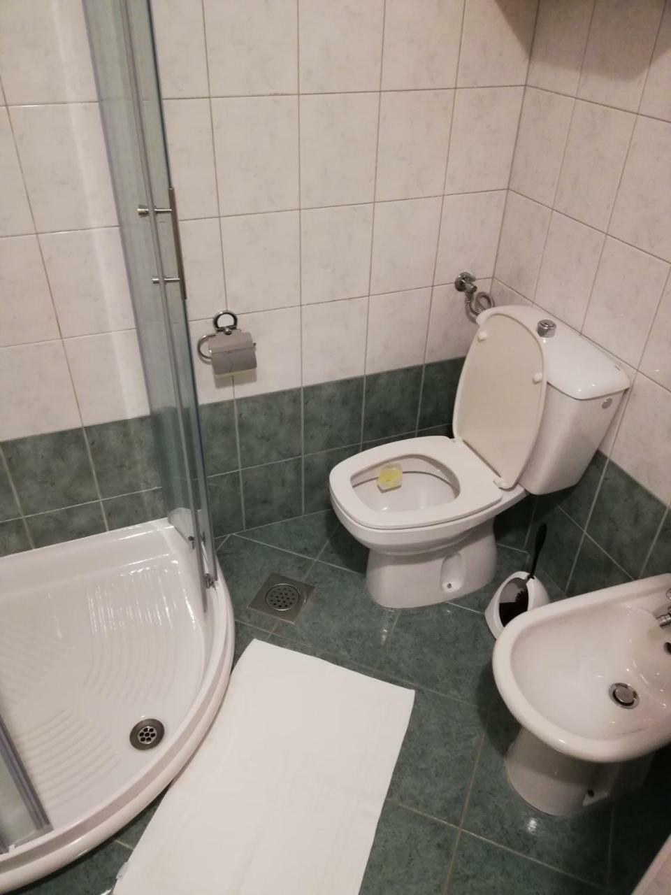 Miskar Rooms Cerknica Eksteriør bilde